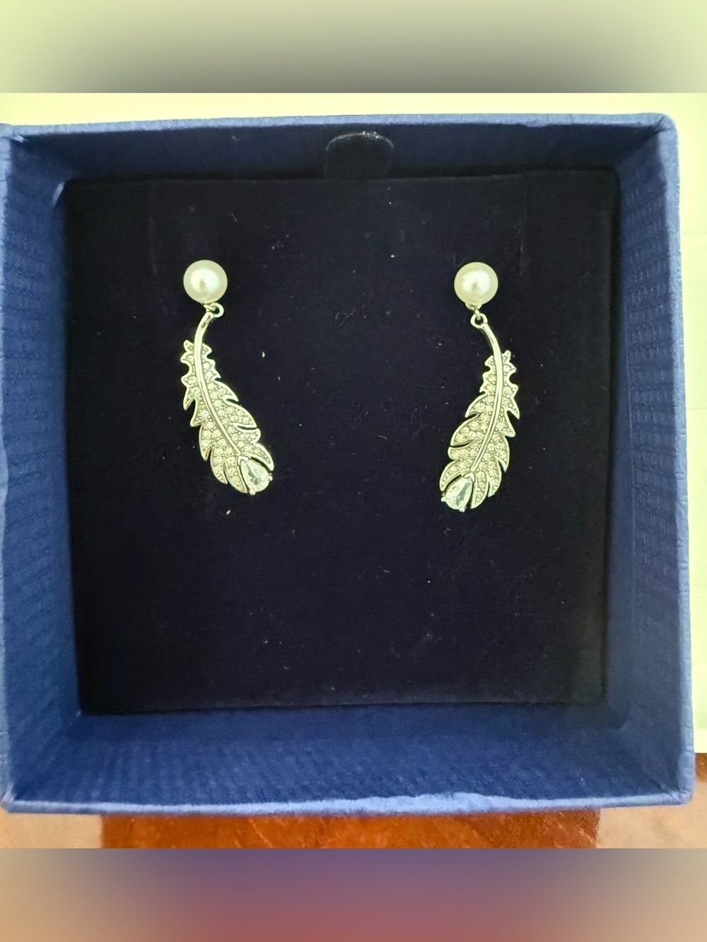 Swarovski Nice Pearl Feather Earrings 5496052 NIB